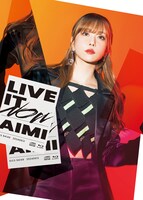 愛美「LIVE IT NOW」初回限定盤ジャケット