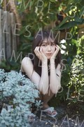 菅原茉椰（SKE48）1st写真集「シャッターチャンス」特典ポストカード。（撮影：藤原宏）