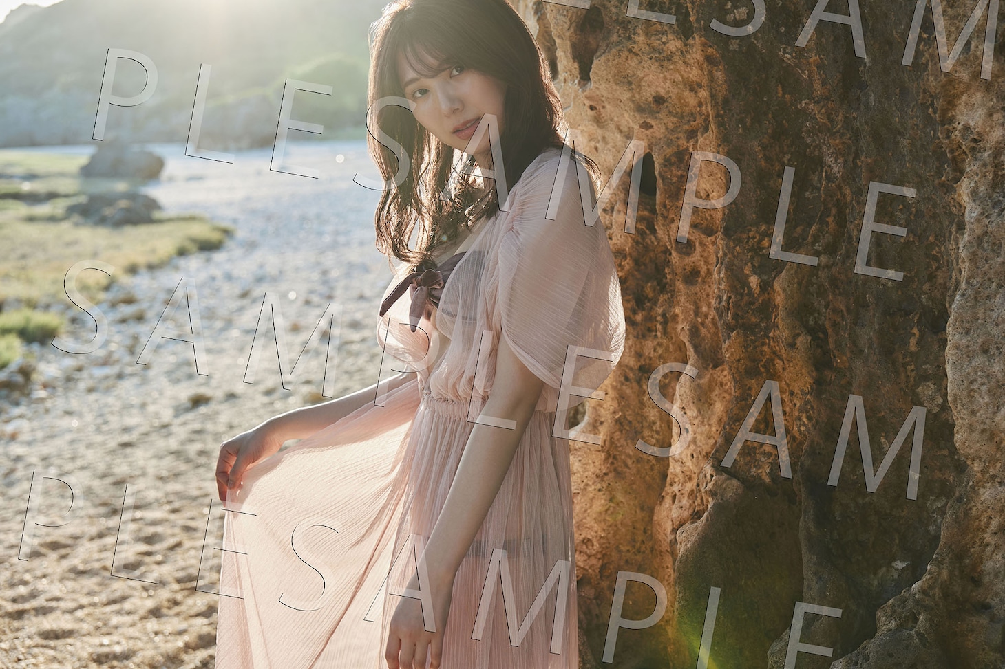 菅原茉椰（SKE48）1st写真集「シャッターチャンス」特典ポストカード。（撮影：藤原宏）