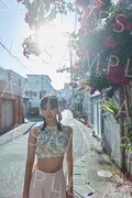 菅原茉椰（SKE48）1st写真集「シャッターチャンス」特典ポストカード。（撮影：藤原宏）