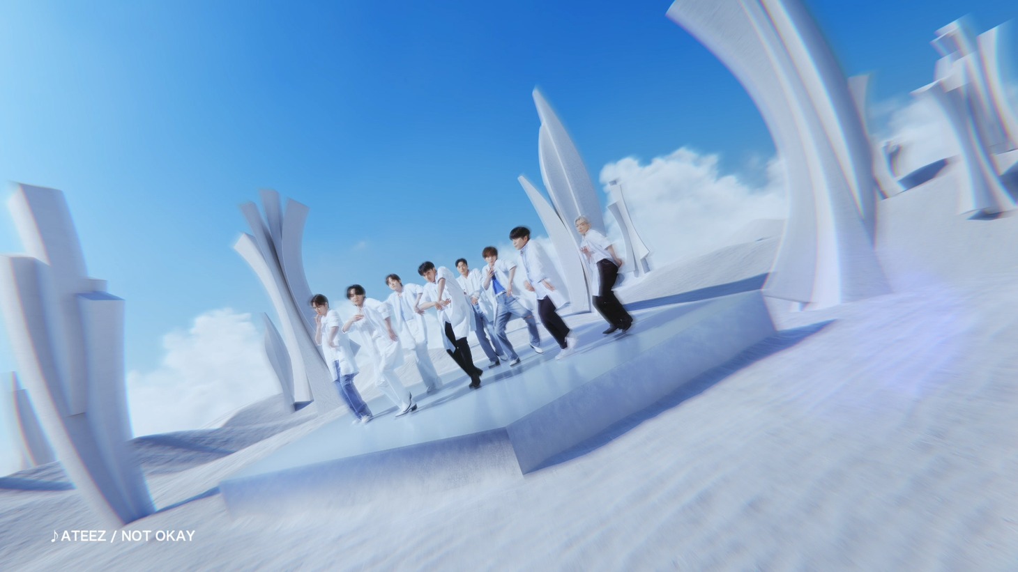 ロートUVのテレビCM「UV Positive Revolution」編より。