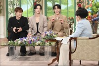 「徹子の部屋」に登場した與那城奨、佐藤景瑚、河野純喜。(c)テレビ朝日