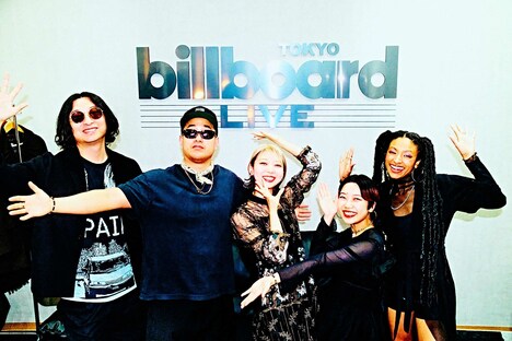 竹内アンナとパジャマで海なんかいかない
のメンバー。（Photo by Kazushi Hamano）