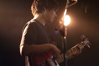 堀部祐介（B / グソクムズ）（撮影：小財美香子）