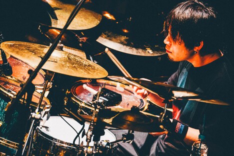 かみじょうちひろ(Dr)(撮影:西槇太一)