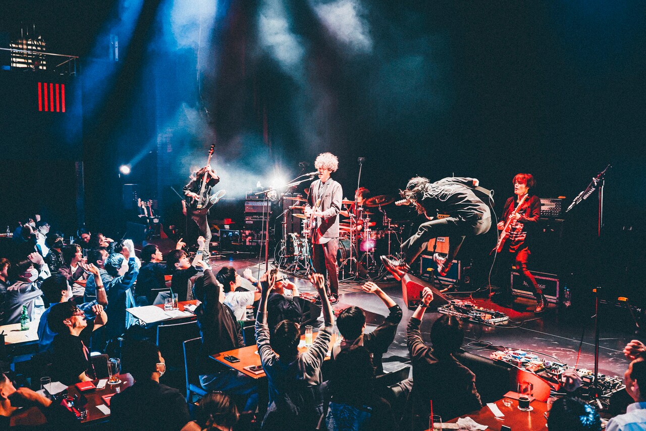 9mm結成20周年！“少年”の声を浴び、“Vampiregirl”の頭揺らしたビルボードライブ