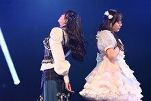 左から小久保柚乃、仲村悠菜。