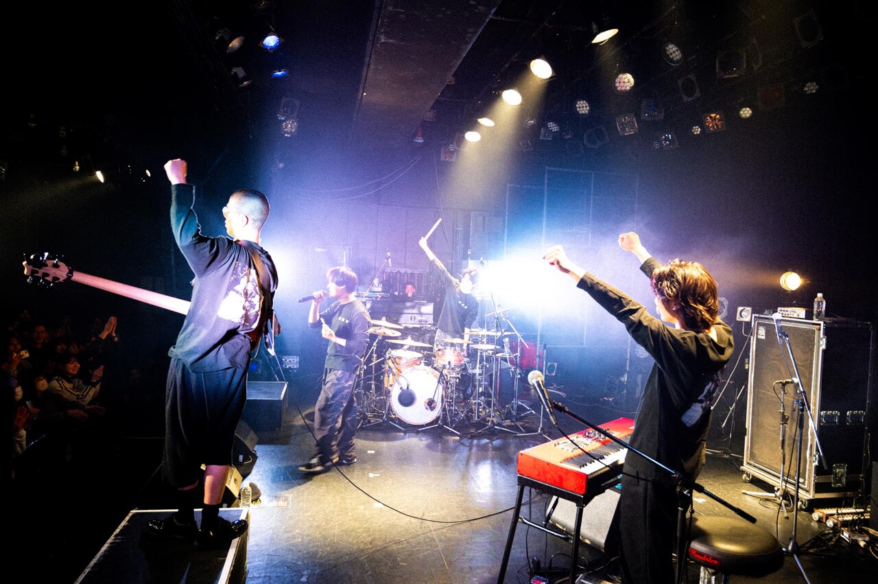 新東京が満員のLIQUIDROOMで新しい世界観を提示、次なる挑戦の舞台は