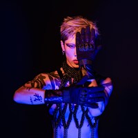 MIYAVIの最新ビジュアル。