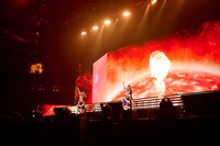 DAY1で「NEXT FRONTIER」を歌うウオッカ役の大橋彩香とダイワスカーレット役の木村千咲。(c)Cygames, Inc.