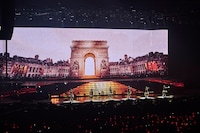 DAY1で「L'Arc de gloire」を披露するウマ娘たち。(c)Cygames, Inc.