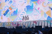 DAY2で「ぼくらのブルーバードデイズ」を歌うシュヴァルグラン役の夏吉ゆうこ、ヴィルシーナ役の奥野香耶、ヴィブロス役の伊藤彩沙。(c)Cygames, Inc.