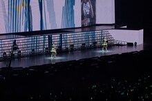 DAY2で「ライトレス」を歌うアグネスタキオン役の上坂すみれとマンハッタンカフェ役の小倉唯。(c)Cygames, Inc.