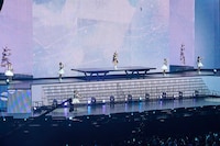 DAY2で「僕が憧れた青」を歌うシュヴァルグラン役の夏吉ゆうこ。(c)Cygames, Inc.