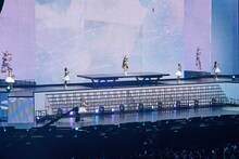 DAY2で「僕が憧れた青」を歌うシュヴァルグラン役の夏吉ゆうこ。(c)Cygames, Inc.