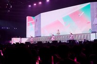 DAY2で「Over a Tiara」を歌うラインクラフト役の小島菜々恵。(c)Cygames, Inc.