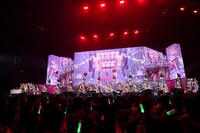 DAYS2で「トレセン音頭」を披露するウマ娘たち。(c)Cygames, Inc.