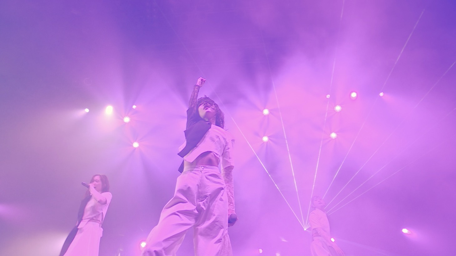 ExWHYZ「Fleeting」「Obsession」ライブ映像より。