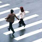 ゲシュタルト乙女に新メンバー・アース加入、新曲「副都心」でバンアパ荒井とコラボ