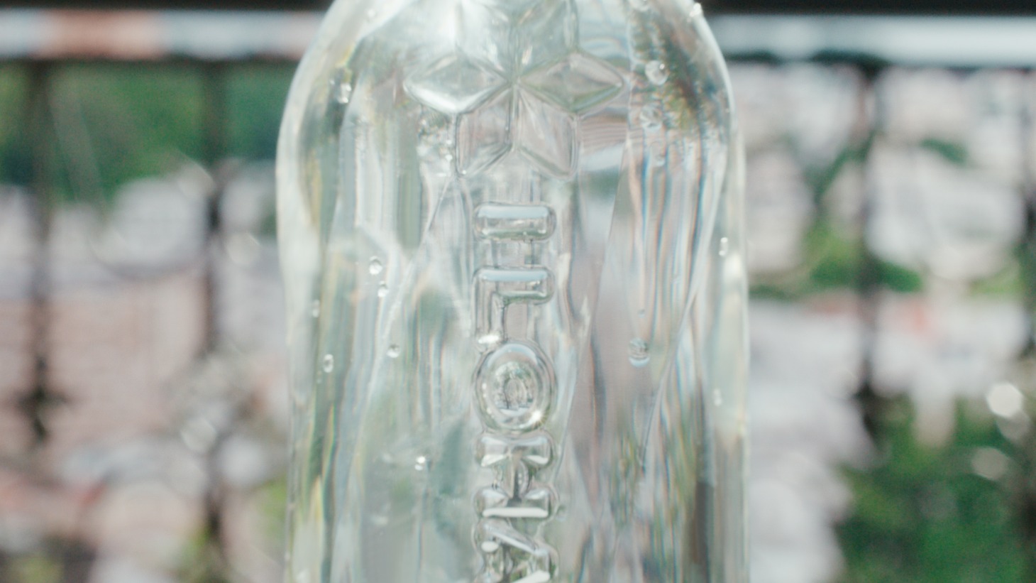 「い・ろ・は・す」の新CM「い・ろ・は・す 森と水とみんなの未来」編より。