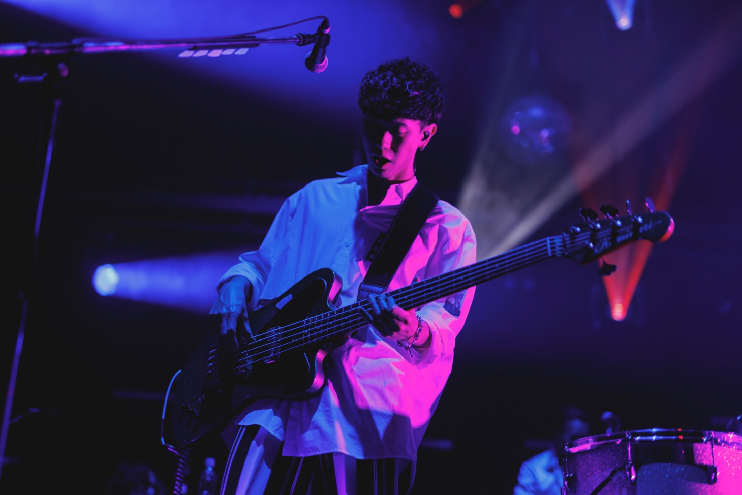須藤優（B / XIIX）（Photo by Viola Kam［V'z Twinkle］）
