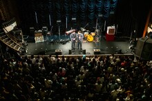 ロングコートダディの漫才の様子。（Photo by Yu Hashimoto）