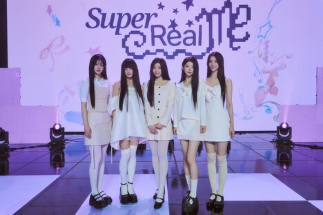 ILLIT。左からMINJU、IROHA、WONHEE、MOKA、YUNAH。 (P)&(C) BELIFT LAB Inc.