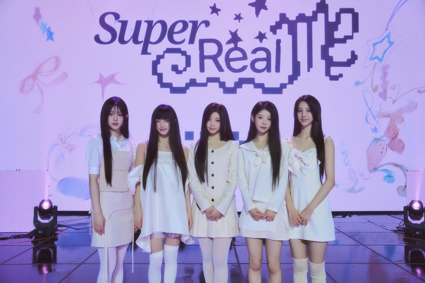 ILLIT。左からMINJU、IROHA、WONHEE、MOKA、YUNAH。 (P)&(C) BELIFT LAB Inc.