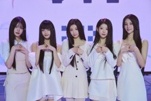 ILLIT。左からMINJU、IROHA、WONHEE、MOKA、YUNAH。 (P)&(C) BELIFT LAB Inc.