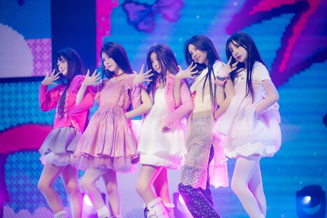 「Magnetic」を披露するILLIT。 (P)&(C) BELIFT LAB Inc.