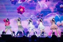 「My World」を披露するILLIT。 (P)&(C) BELIFT LAB Inc.