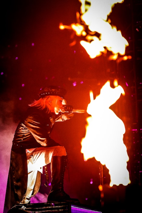 hyde（Vo）（Photo by Takayuki Okada）