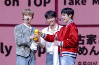 もちもち団子チーム（撮影：上山陽介）(c)WAKEONE / LAPONE Entertainment