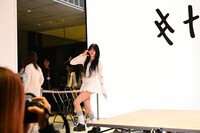 去り際もファンサービスを忘れないユン。