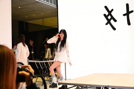 去り際もファンサービスを忘れないユン。