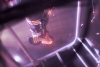 新井和輝（B）。写真は札幌ドーム公演。（Photo by Tomoyuki Kawakami）