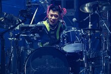 勢喜遊（Dr, Sampler）（Photo by Kosuke Ito）