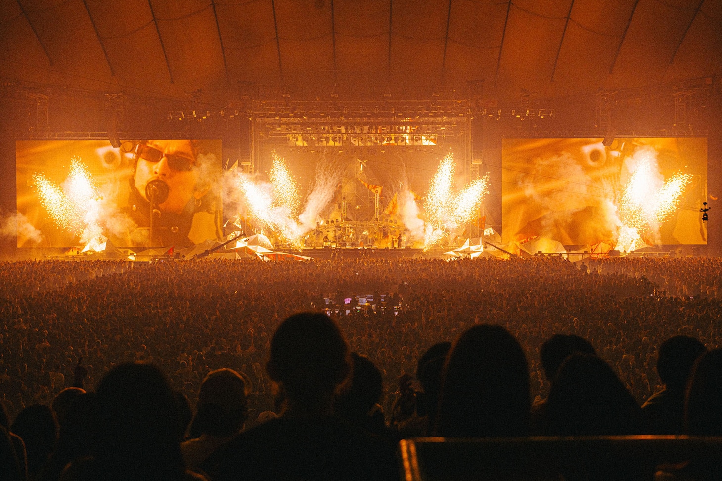 「King Gnu Dome Tour THE GREATEST UNKNOWN」東京ドーム公演の様子。（Photo by Kosuke Ito）
