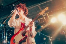 武井優心（Vo, B / Czecho No Republic）（撮影：稲垣ルリコ）