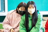 左から小泉遥香、吉川ひより。