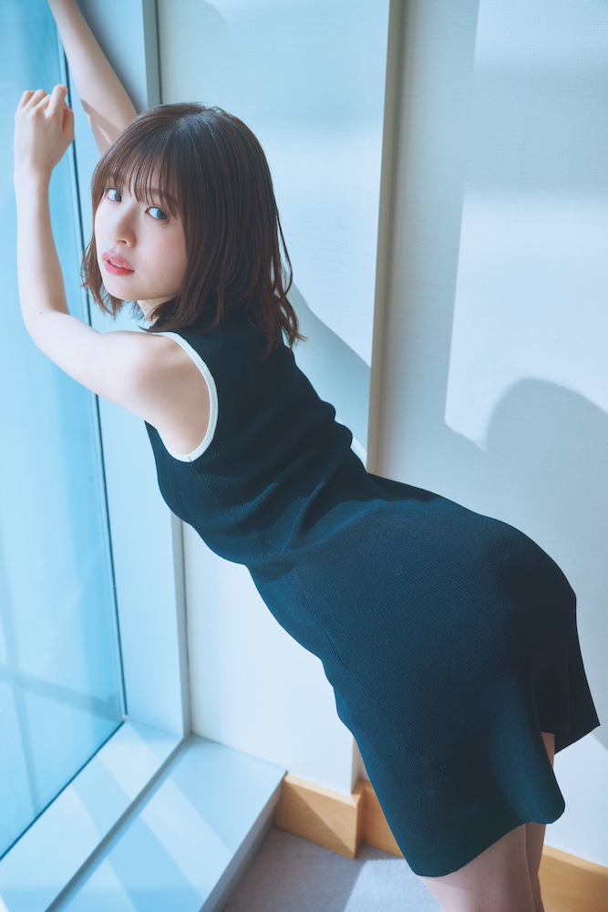 松田好花（日向坂46）の1st写真集「振り向いて」より。（撮影：岡本武志）(c)講談社