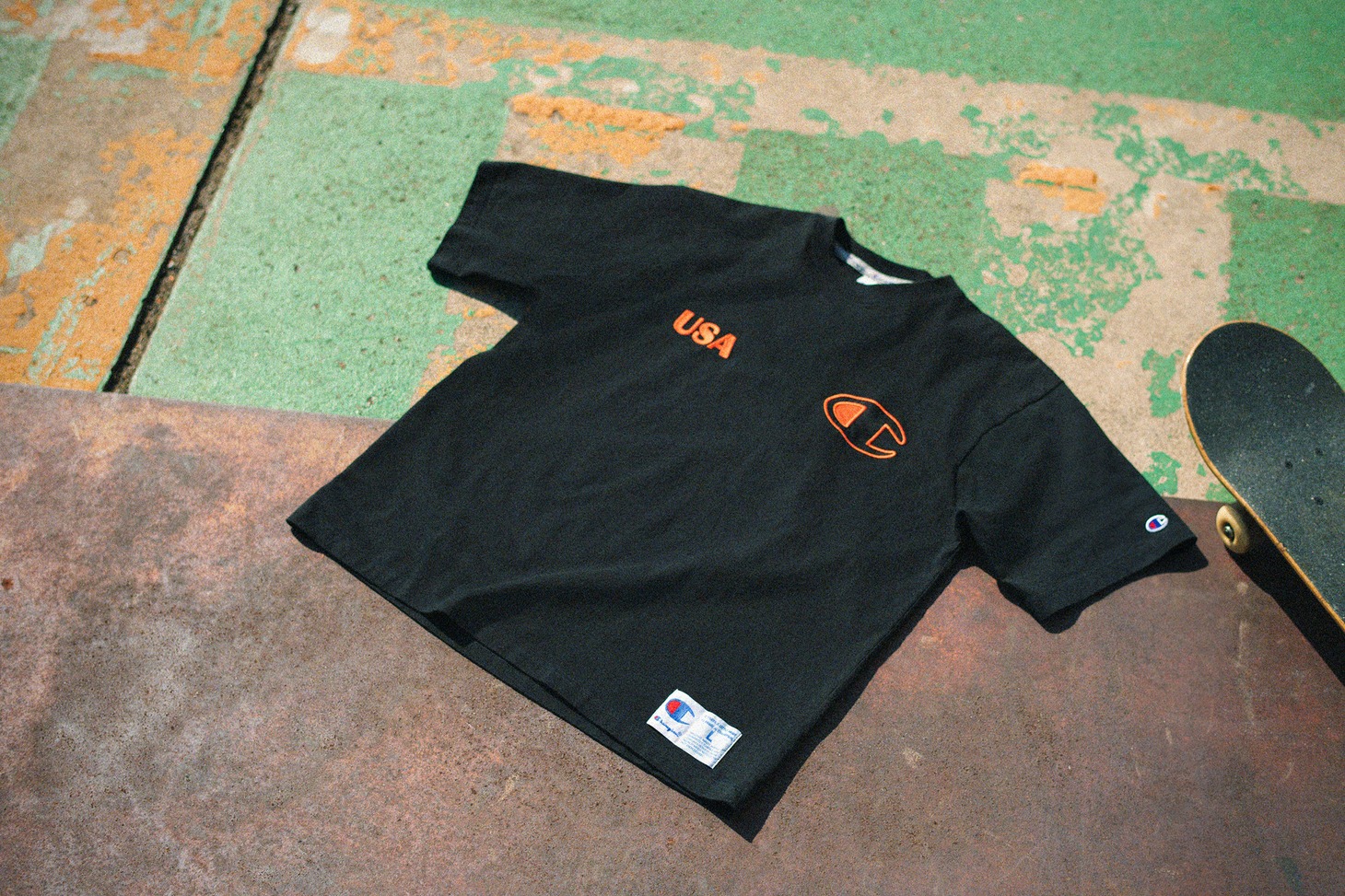 「CHAMPION WHAT MOVES YOU」より、佐川海斗が着用しているショートスリーブTシャツ。