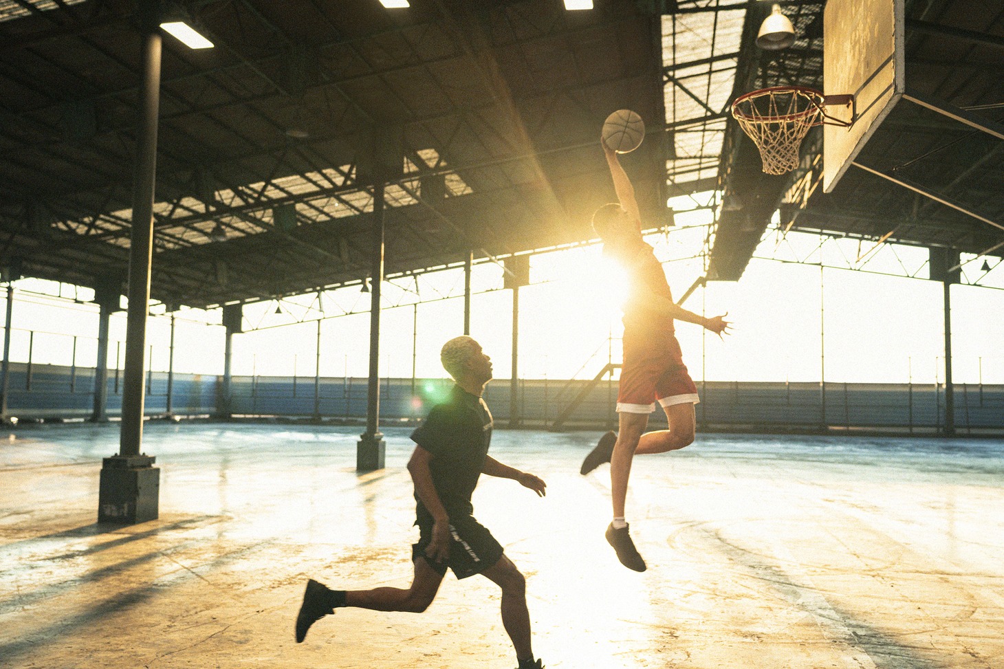 「CHAMPION WHAT MOVES YOU」のワンシーン。