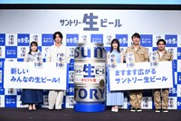 左から上白石萌音、山崎賢人、アイナ・ジ・エンド、オズワルド。