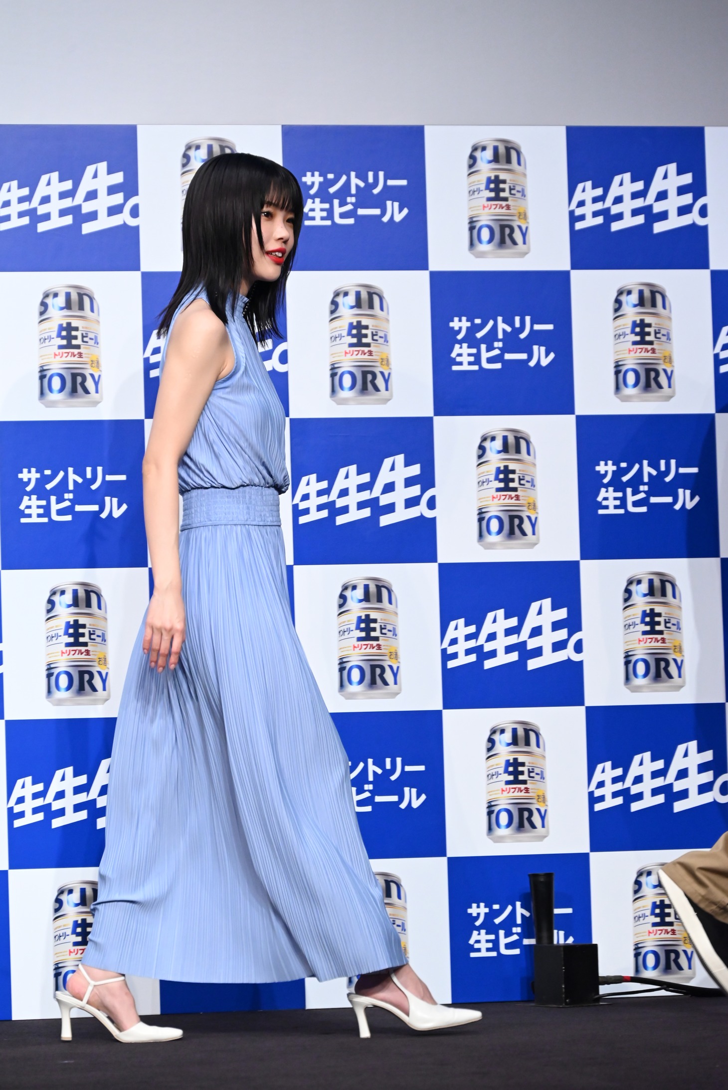 退場するアイナ・ジ・エンド。