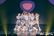 「Click」を披露するME:I。(c)LAPONE GIRLS