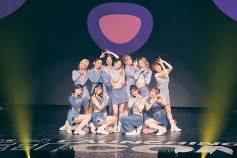 「Click」を披露するME:I。(c)LAPONE GIRLS