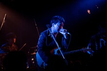 石原正晴（Vo, G, Sampler / SuiseiNoboAz）（撮影：井上恵美梨）