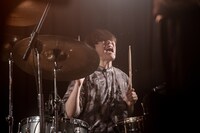 松田タツロウ（Dr / SuiseiNoboAz）（撮影：井上恵美梨）