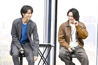 仲のいい田中樹（左）、間宮祥太朗（右）。